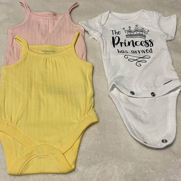 Newborn baby girl clothing bundle - Picture 6 of 8